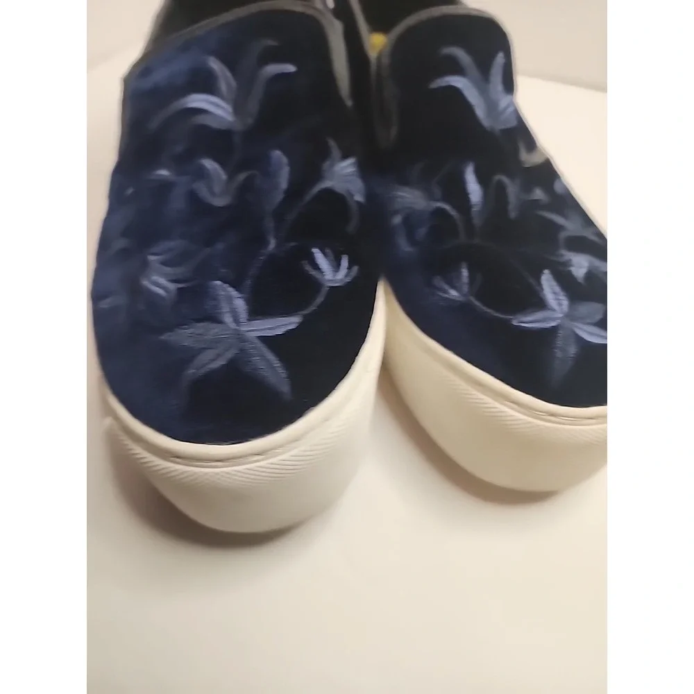 Boho Embroidered Velvet Floral Platform Sneakers Size‎ 9M Blue